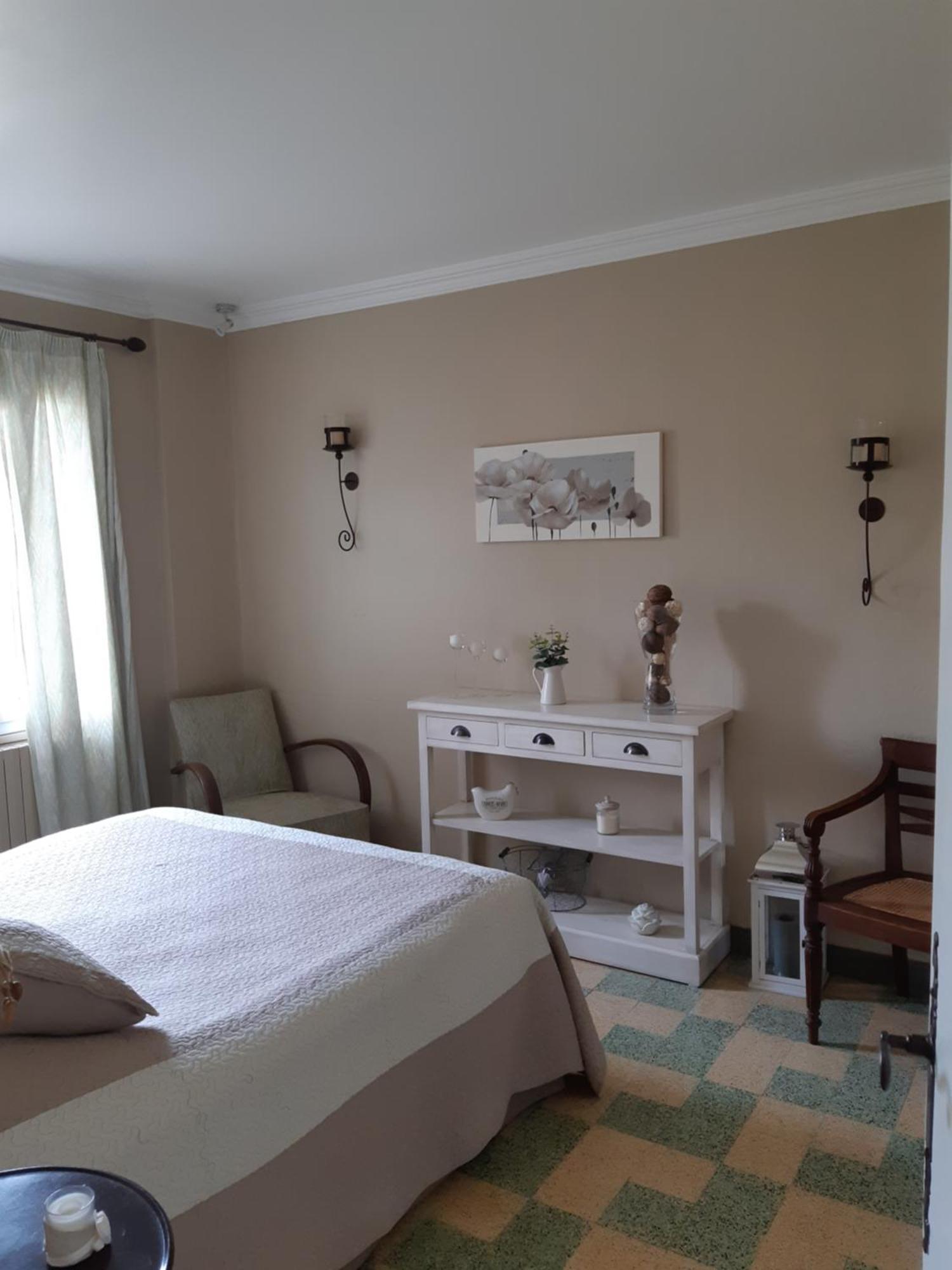 Cherche Midi Noves Luaran gambar