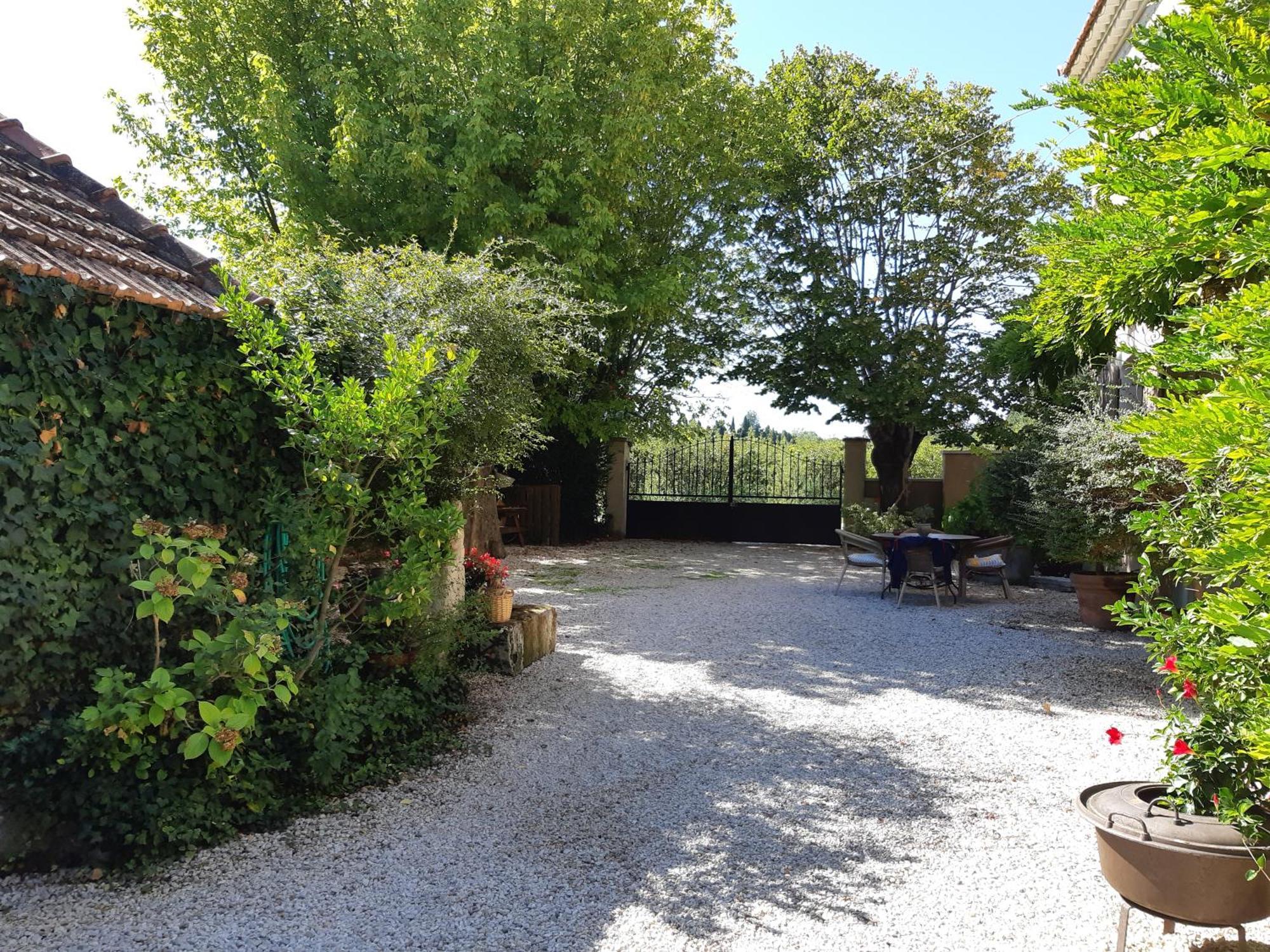 Cherche Midi Noves Luaran gambar
