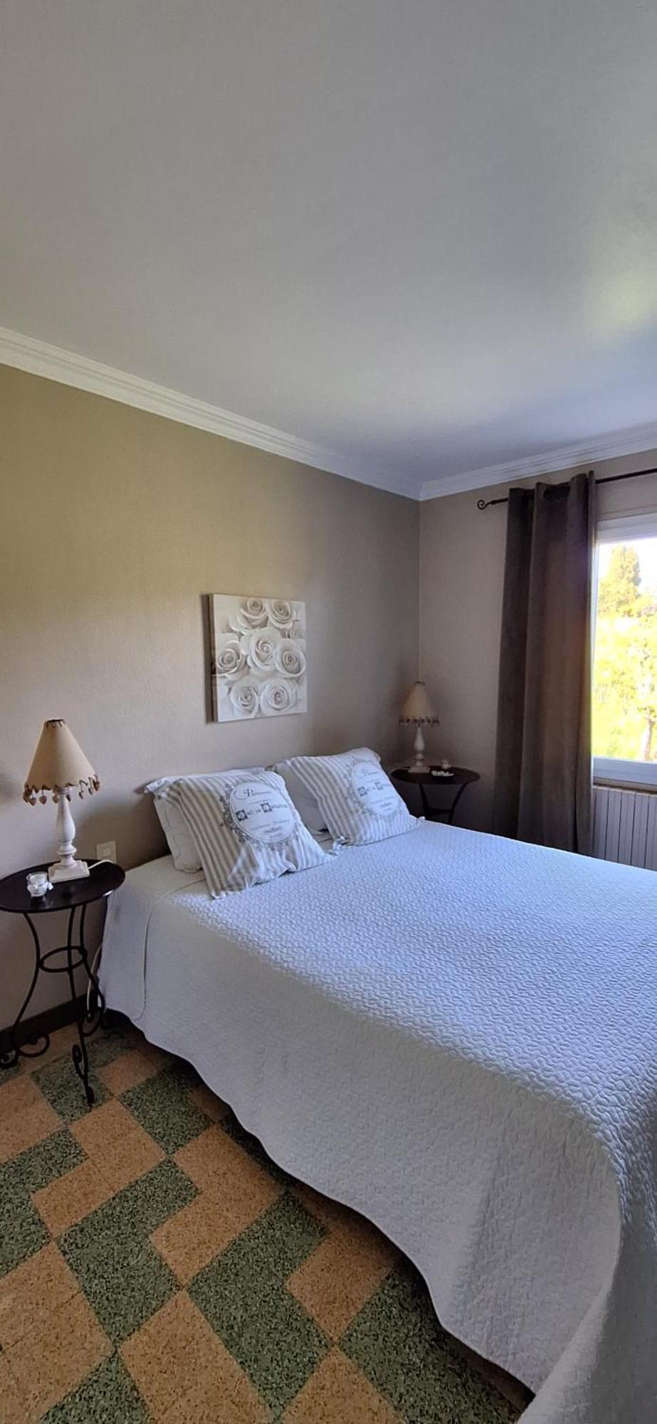 Cherche Midi Noves Luaran gambar